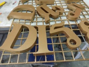 ตัวอักษรโลหะทำสีพ่นรถ3