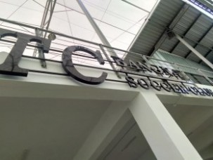 อักษรโลหะยกขอบทำสี ติดบนโครงเหล็ก2