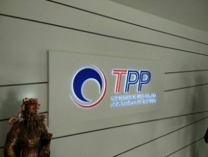 อักษรอะคิลิคติดแผ่นอะคิลิค+ไฟLED