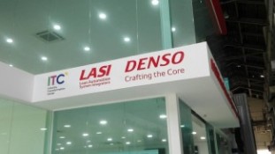 อะคิลิคสำสีติดบนแผ่นอะคิลิค2