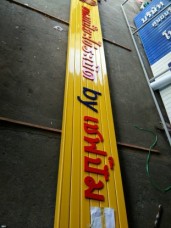 ตัวอักษรพลาสวูดทำสีตินบนอะลูมิเนียมตัวC.3 - Copy