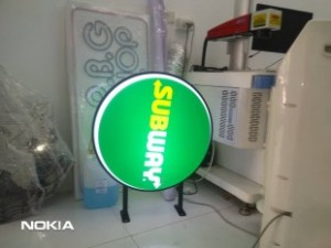 กล่องไฟอะคิลิคติดสติ๊กเกอร์